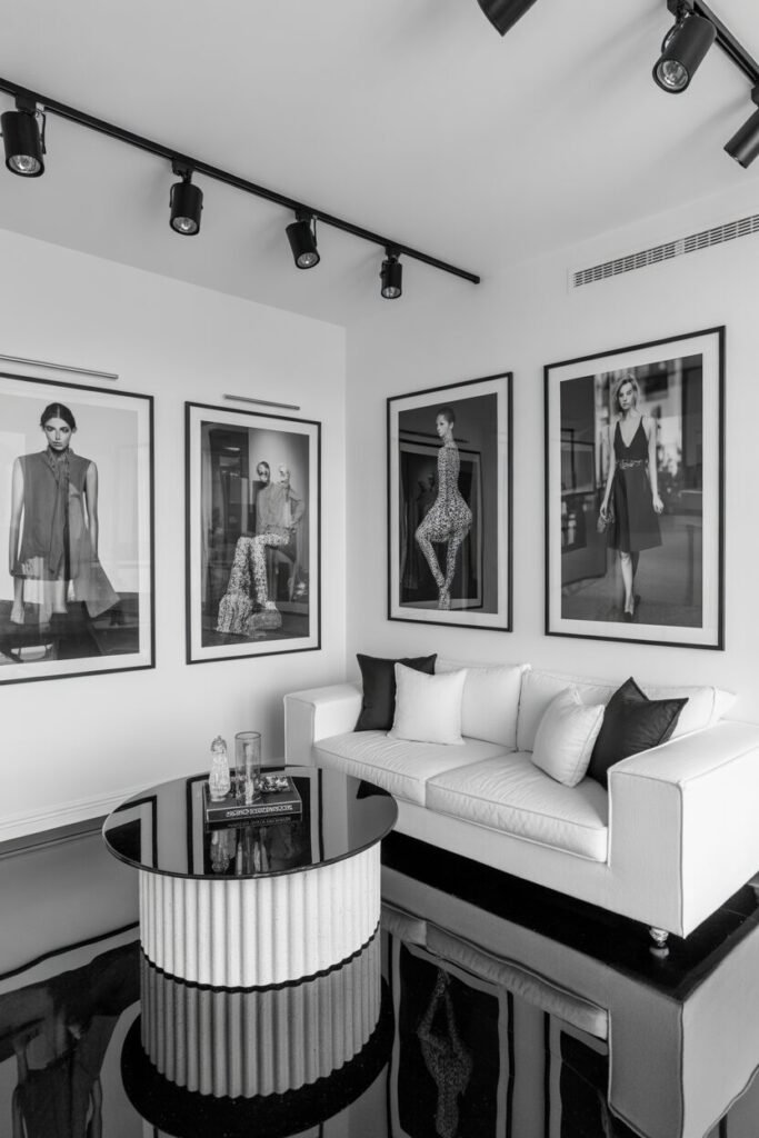20 Luxury Black and White Living Room Ideas 21 black and white monochrome living room
